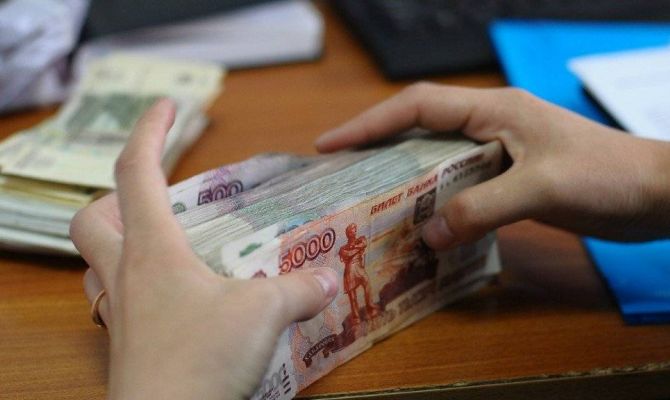 МРОТ повысят до уровня прожиточного минимума на 8 месяцев раньше