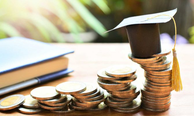 70% россиян считают, что высокая зарплата не зависит от образования 