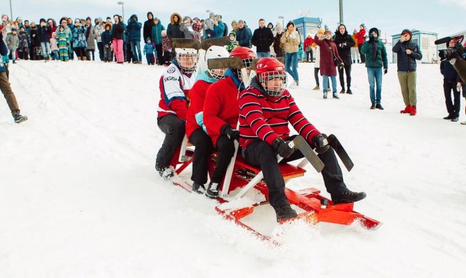 Туляки победили в заезде на самодельных санях в Калуге