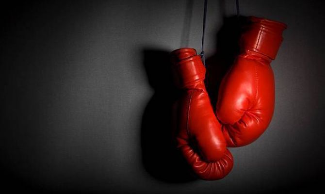 Алексей Дюмин поздравил тулячку с победой на чемпионате России по тайскому боксу