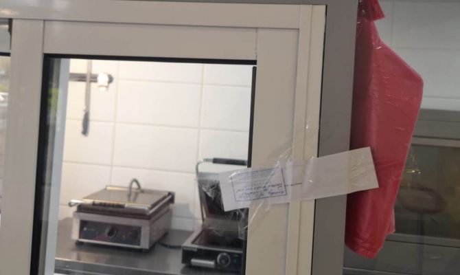 Больше 600 кг просроченной курицы: в Туле закрыли кафе "Такие пироги"