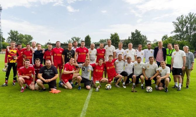 В Туле руководство «Арсенала» сыграло в товарищеском матче против болельщиков клуба. ФОТО