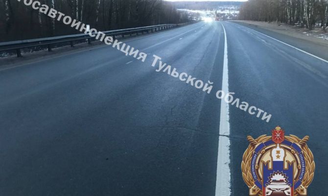 На трассе М-2 в Тульской области столкнулись две легковушки