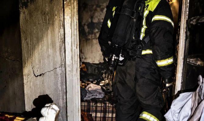 В Донском при пожаре в многоэтажке спасли 80-летнюю женщину