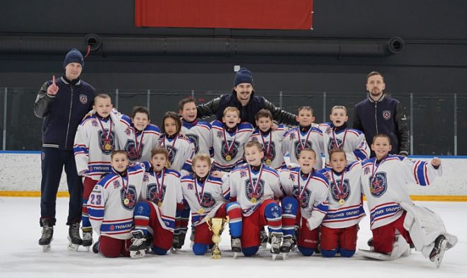 Алексей Дюмин поздравил юных туляков с победой в Кубке Федерации хоккея Москвы