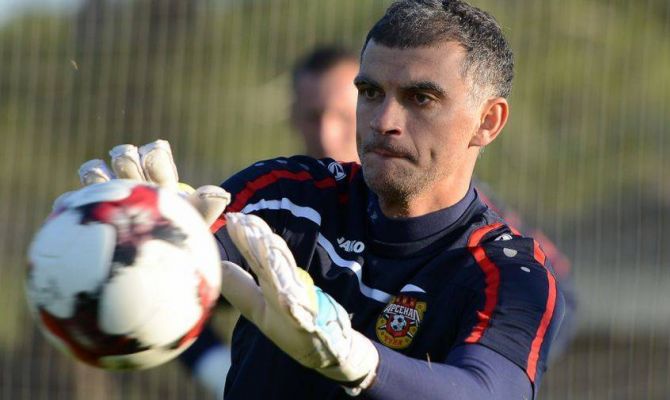 Вратаря тульского "Арсенала" снова вызвали в сборную