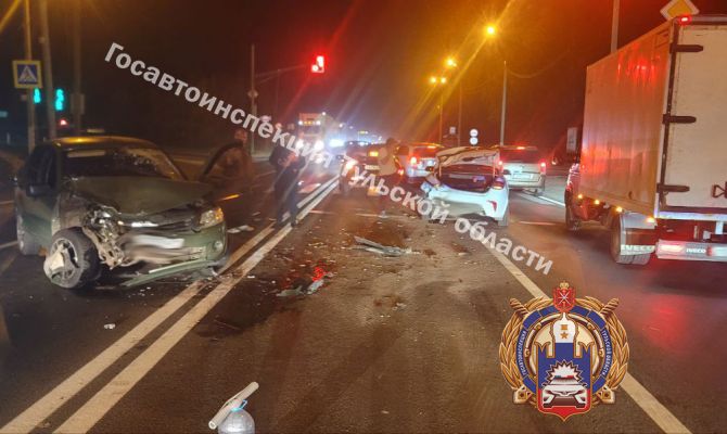 В Большой Туле пьяный водитель «Лады» столкнулся с двумя легковушками