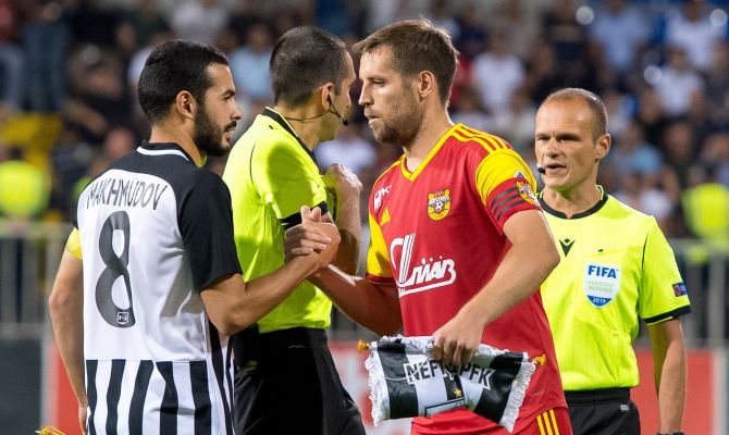 Большой фоторепортаж с ответного матча "Арсенал - Нефтчи" в Баку