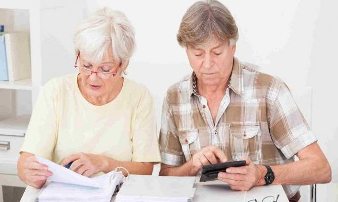 Российских пенсионеров освободили от уплаты налога с шести соток