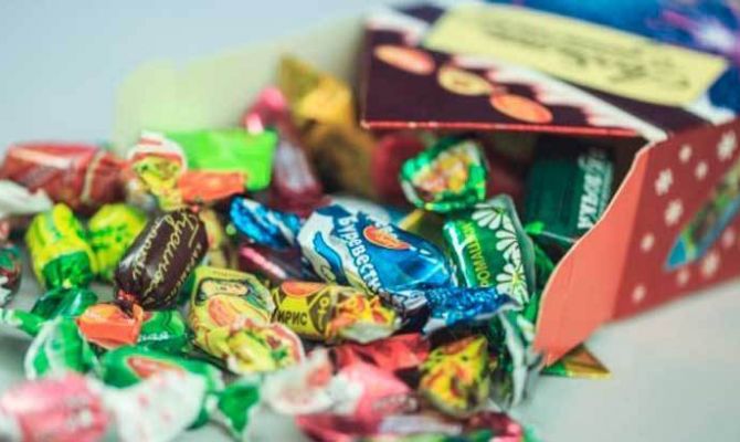 Роспотребнадзор рассказал, как выбрать безопасные новогодние сладости