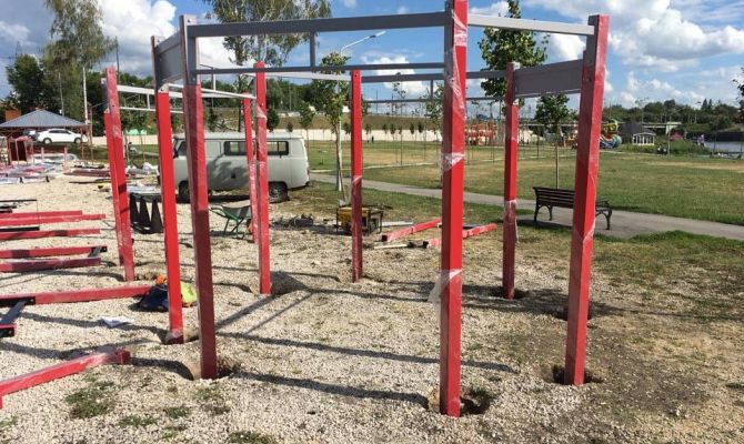 В Туле на набережной Упы устанавливают площадку для кроссфита
