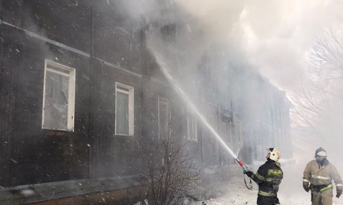 28 взрослых и 3 детей эвакуировали из горящего здания в тульском Шатске