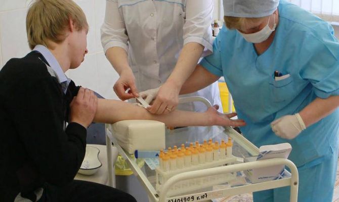 Российских школьников могут начать тестировать на наркотики