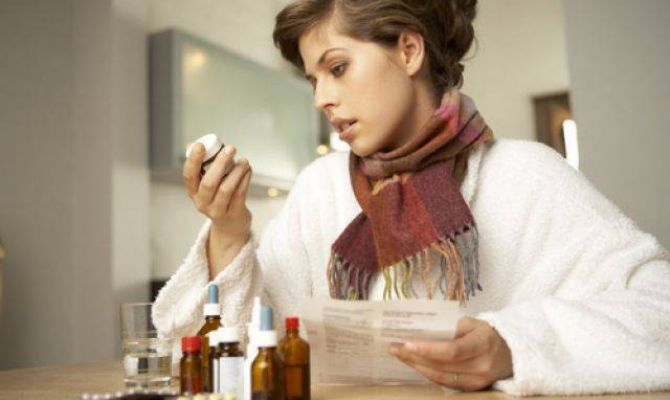 Больше половины россиян не обращаются к врачам при болезни