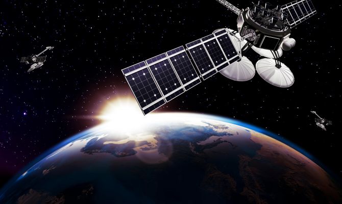 Российские спутники сделают невидимыми 