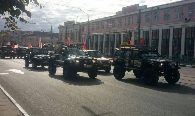 70 байков и 30 внедорожников проехали автофлешмобом по Туле. РЕПОРТАЖ