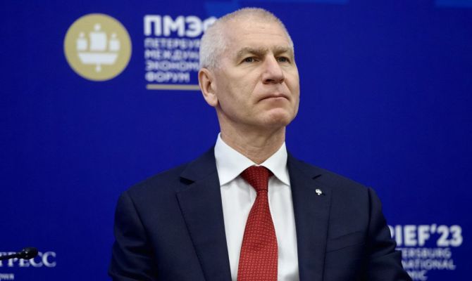 Министр спорта России отметил вклад Алексея Дюмина в создание условий для здорового образа жизни