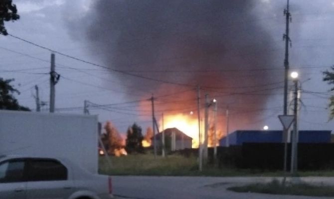 В посёлке Плеханово в Туле загорелись 2 дома