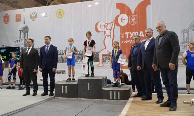 В Туле наградили первых победителей Всероссийского турнира по тяжелой атлетике