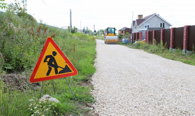 Дмитрий Миляев поручил поставить на поток щебенение дорог к участкам многодетных семей