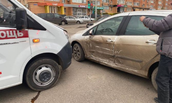 В Туле автомобиль «скорой помощи» попал в ДТП