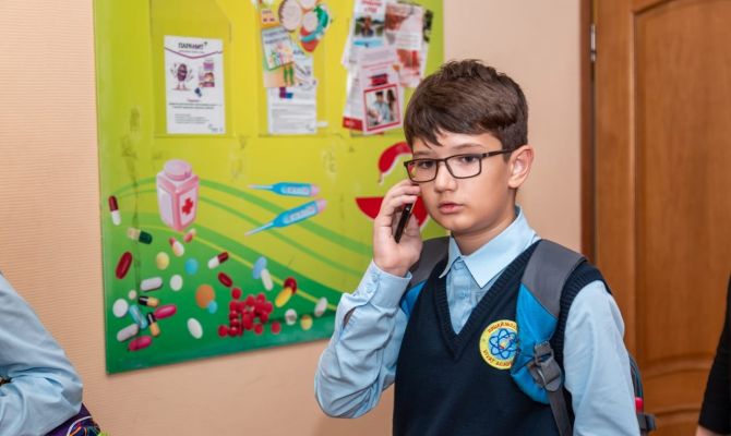 Владимир Путин подписал закон о запрете смартфонов в школах