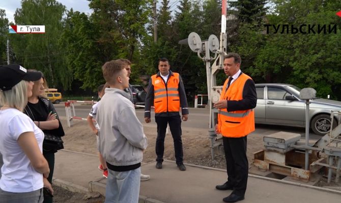 В Туле для учеников автошкол провели открытый урок на железнодорожном переезде