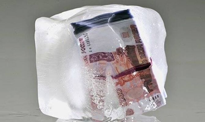 Госдума заморозила индексацию окладов госслужащих, военных и судей