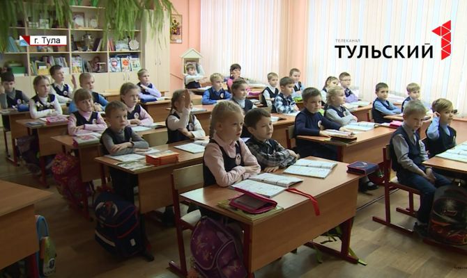 Коронавирусные ограничения в российских школах могут продлить до 2022 года