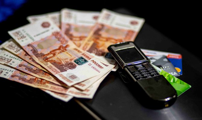 В Узловском районе пенсионерка отдала мошенникам 1,5 млн рублей
