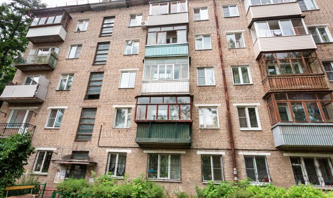 Тулякам напомнили о штрафах за хранение колясок в подъездах