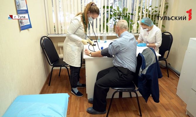 По поручению Алексея Дюмина прививать от коронавируса начали на тульских предприятиях