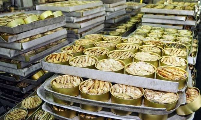 В Новый год туляки смогут поесть прибалтийские шпроты