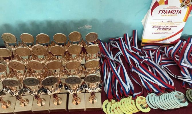  100 борцов из ЦФО разыгрывали награды «Мемориала Рогожина»