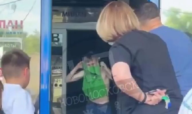 В Новомосковске загорелся торговый центр "Милан"