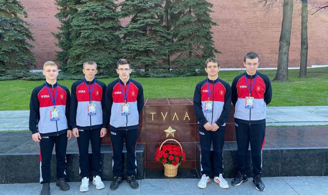 Тульские спортсмены возложили цветы к Могиле Неизвестного Солдата