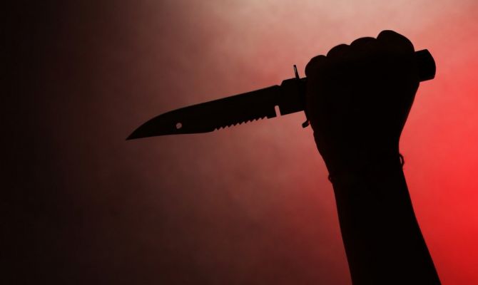 В Чернском районе мужчина пырнул ножом сожительницу 