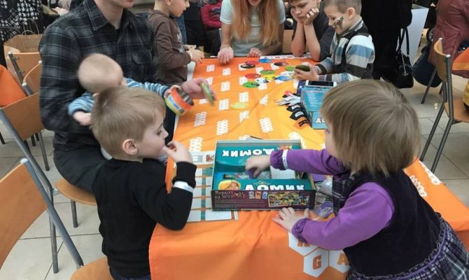 В тульском МАКСИ празднуют День матери