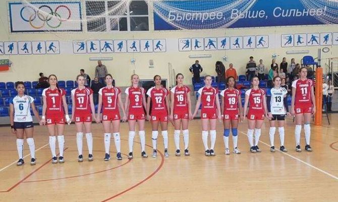 Тульские волейболистки поздравили мам с праздником