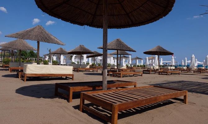 8 стран готовы принять туристов из России на определенных условиях