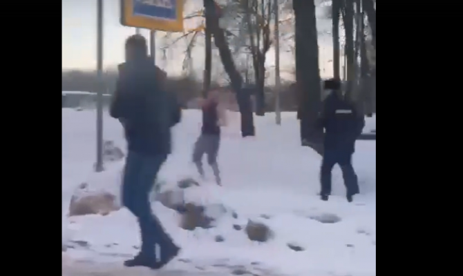 В Донском туляк с ножом на улице угрожал себе физическими увечьями