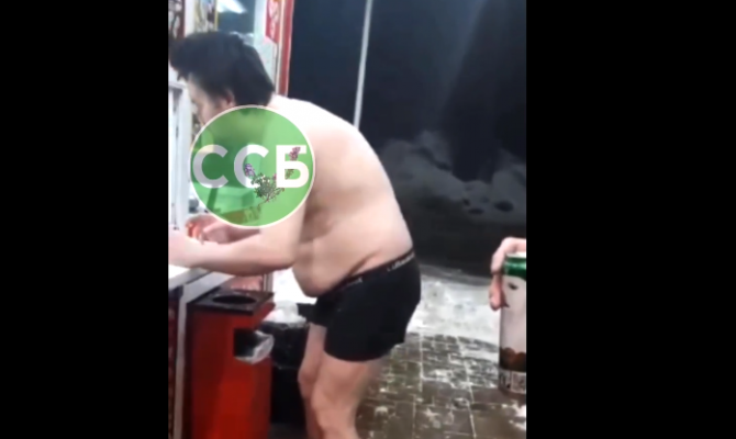 В Богородицке мужчина вышел за шаурмой в одних трусах