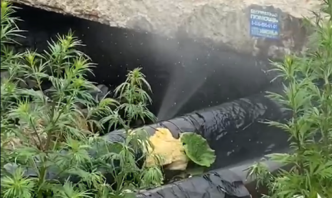 В Пролетарском округе Тулы прорвало трубу