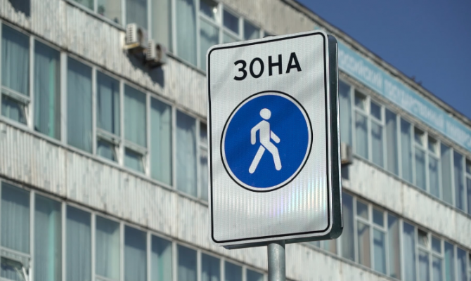 Проезд запрещен: какой штраф грозит водителям за парковку у Могилевского сквера