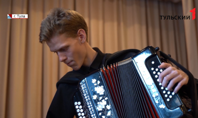 Рязанец переехал в Тулу ради игры на хроматической гармони
