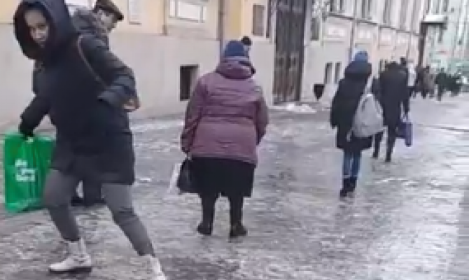 22 ноября тульские улицы превратились в каток: видео