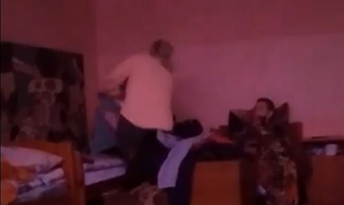 В общежитии Одоевского колледжа дежурная ударила студента: женщину уволили