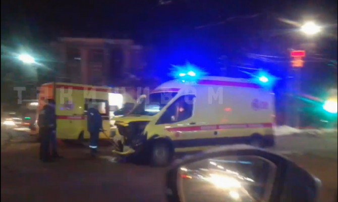 В Туле на проспекте Ленина столкнулись BMW с каретой скорой помощи