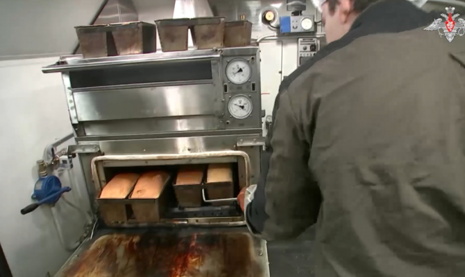 Хлебозавод в палатке: Министерство обороны показало быт военнослужащих в зоне СВО