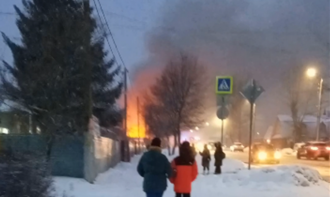 В Туле на Одоевском шоссе загорелся жилой дом